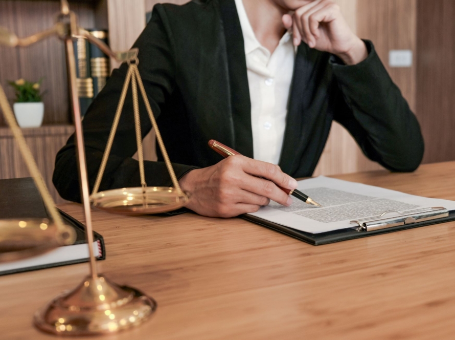 What Does a Workers Compensation Lawyer Do​?